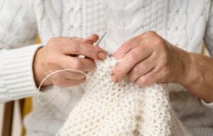 Croșetat pentru începători: descoperiți distracția de a tricota