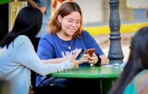 Conoce personas de manera divertida y segura