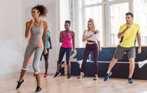 Convierte tu celular en tu propio estudio de Zumba en casa